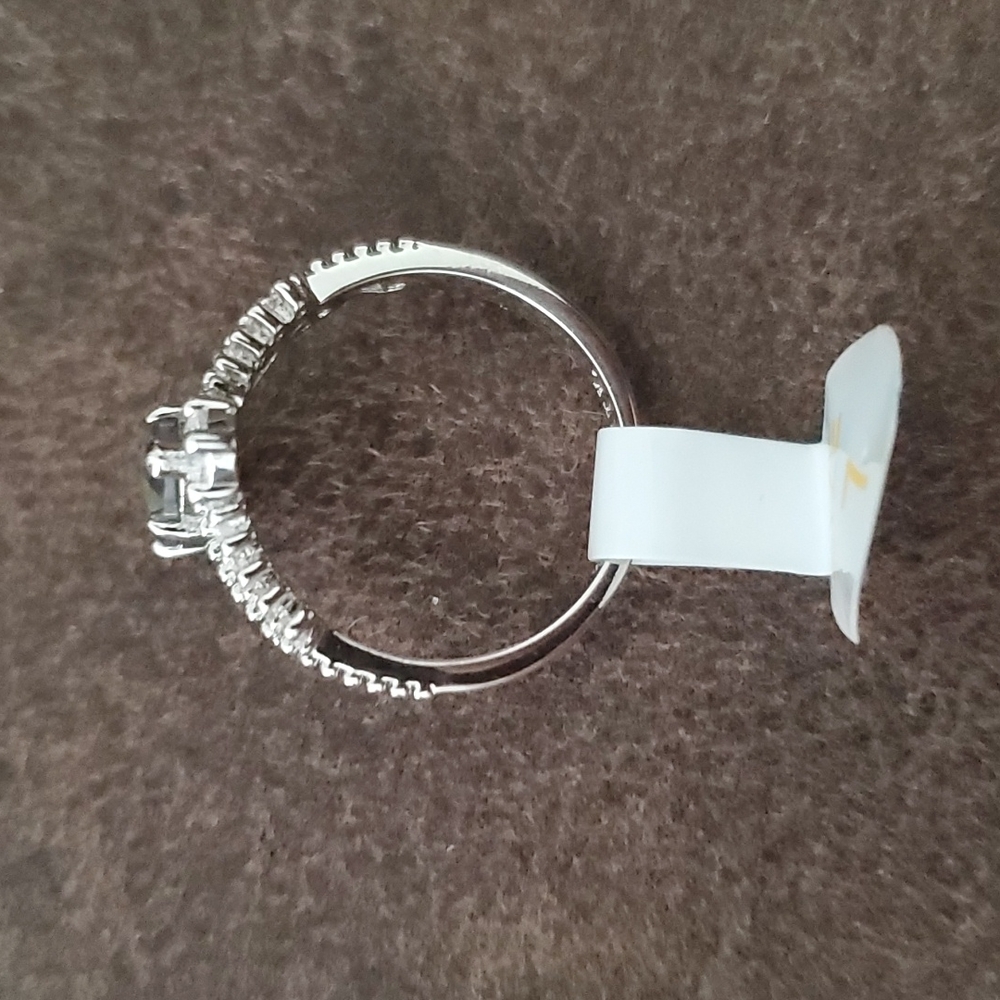 Ladies size 7 ring - Picture 2 of 4